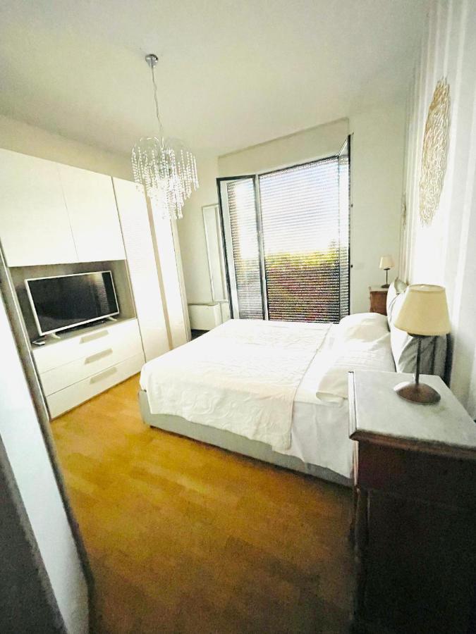 Bologna Holiday Inn ภายนอก รูปภาพ