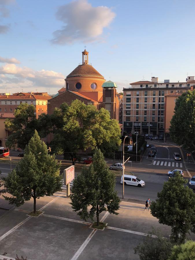 Bologna Holiday Inn ภายนอก รูปภาพ
